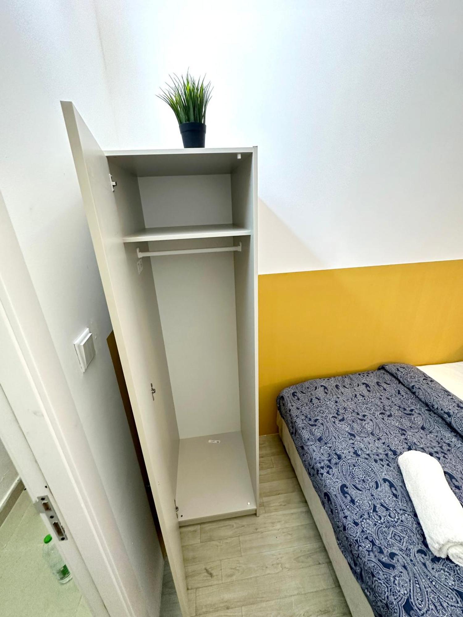 Lavish Partition In Barsha Heights Near Internet Metro Homestay Dubai