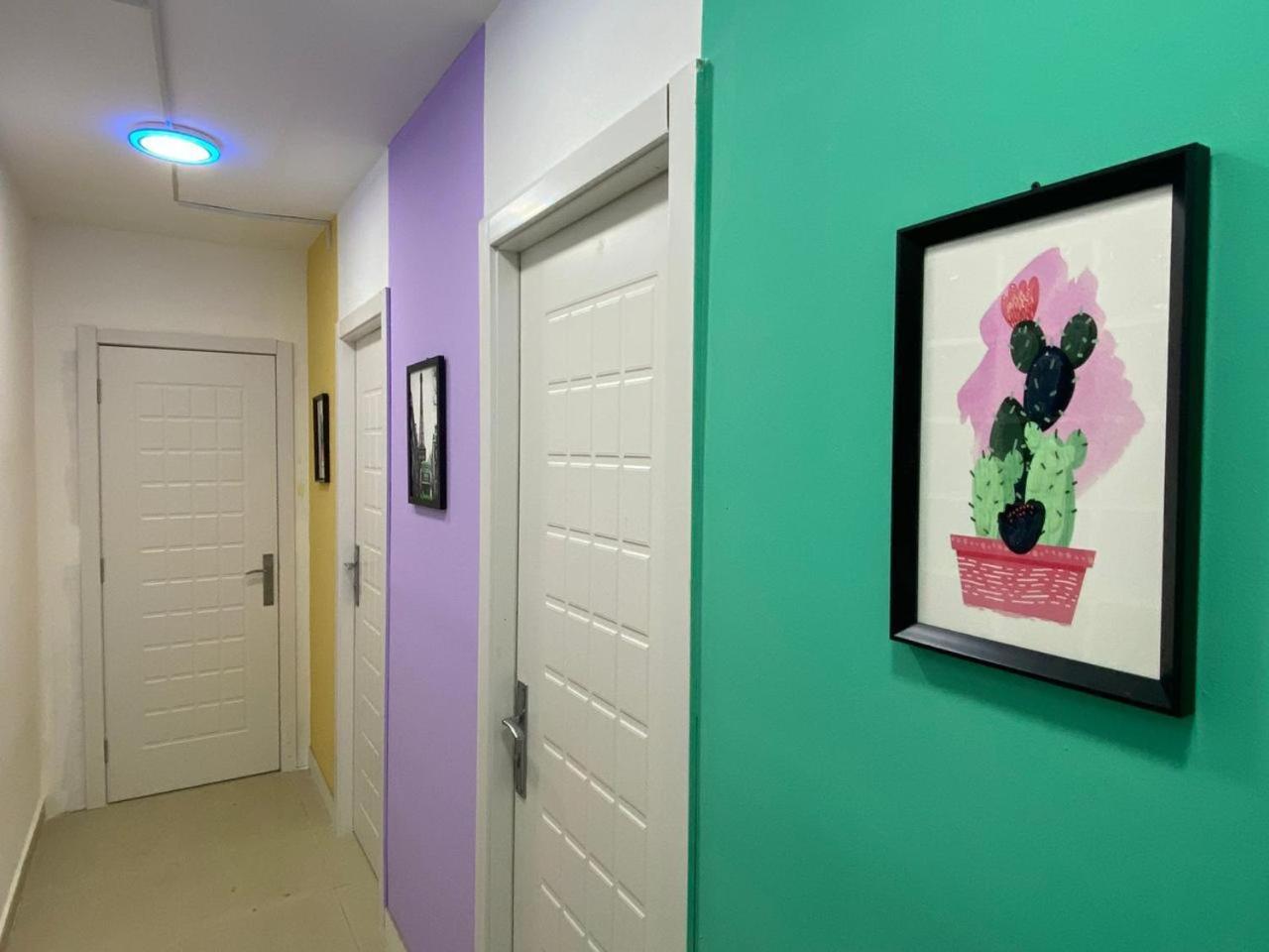 Homestay Lavish Partition In Barsha Heights Near Internet Metro *