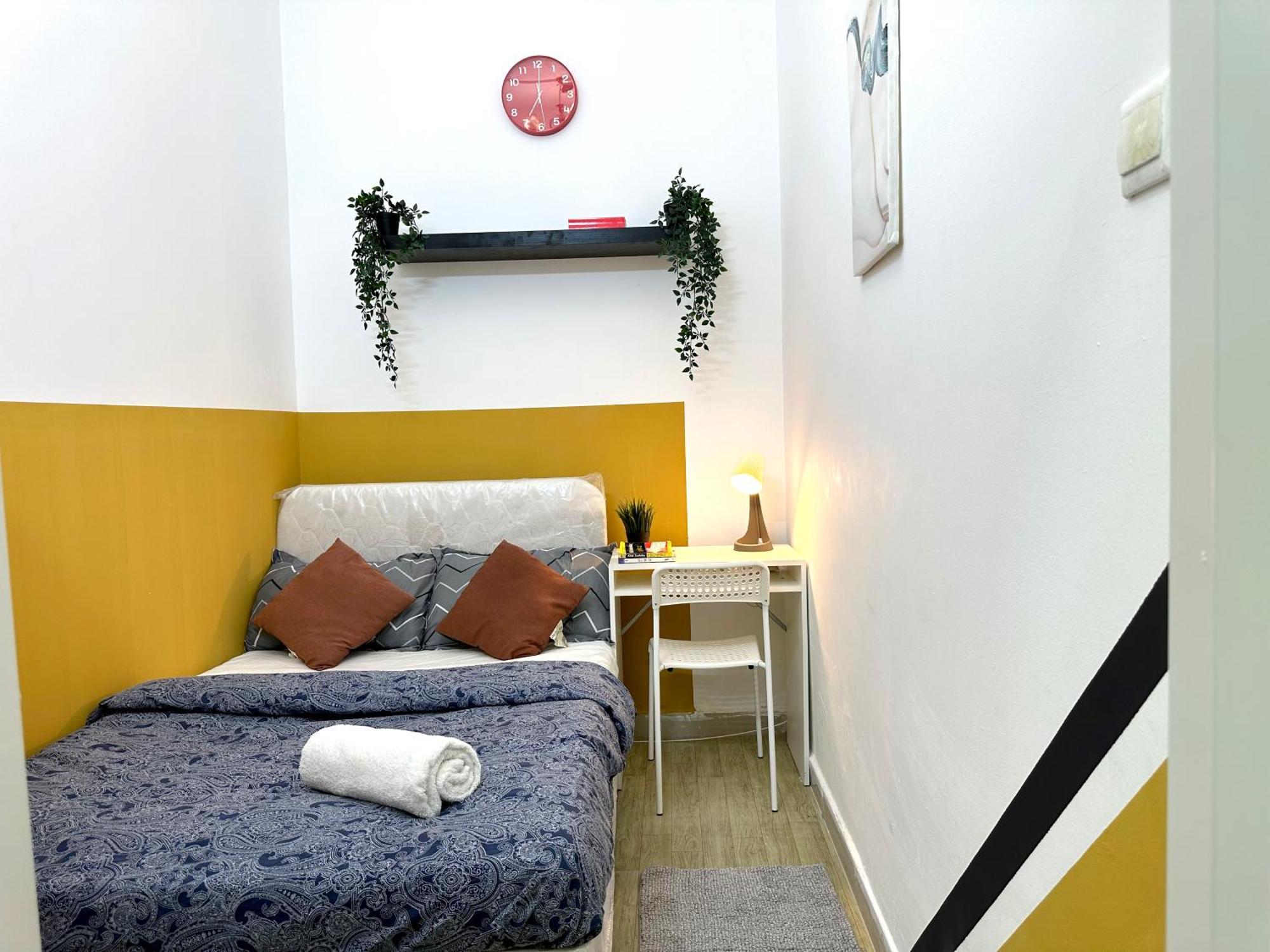 Homestay Lavish Partition In Barsha Heights Near Internet Metro *