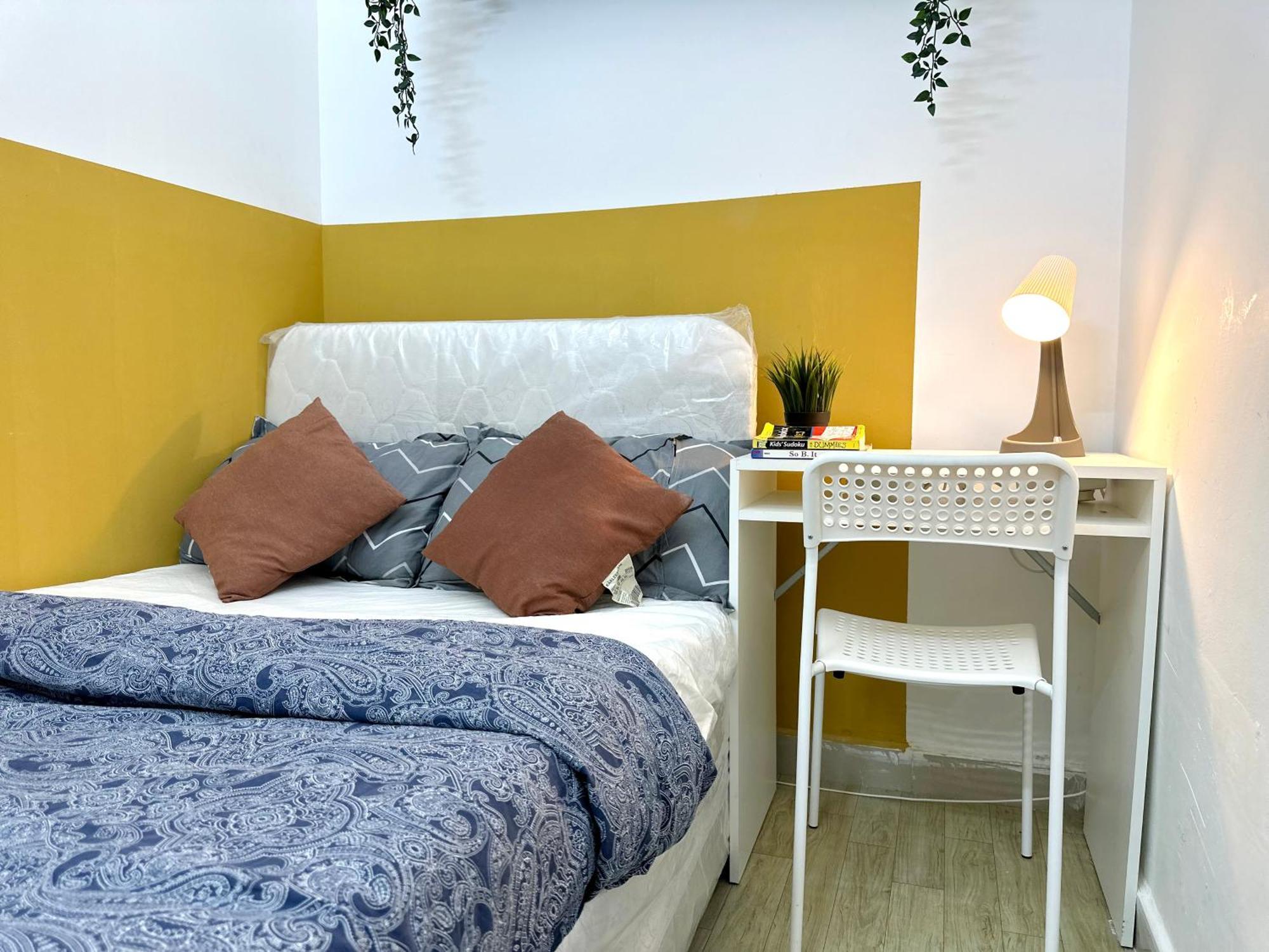 Homestay Lavish Partition In Barsha Heights Near Internet Metro *